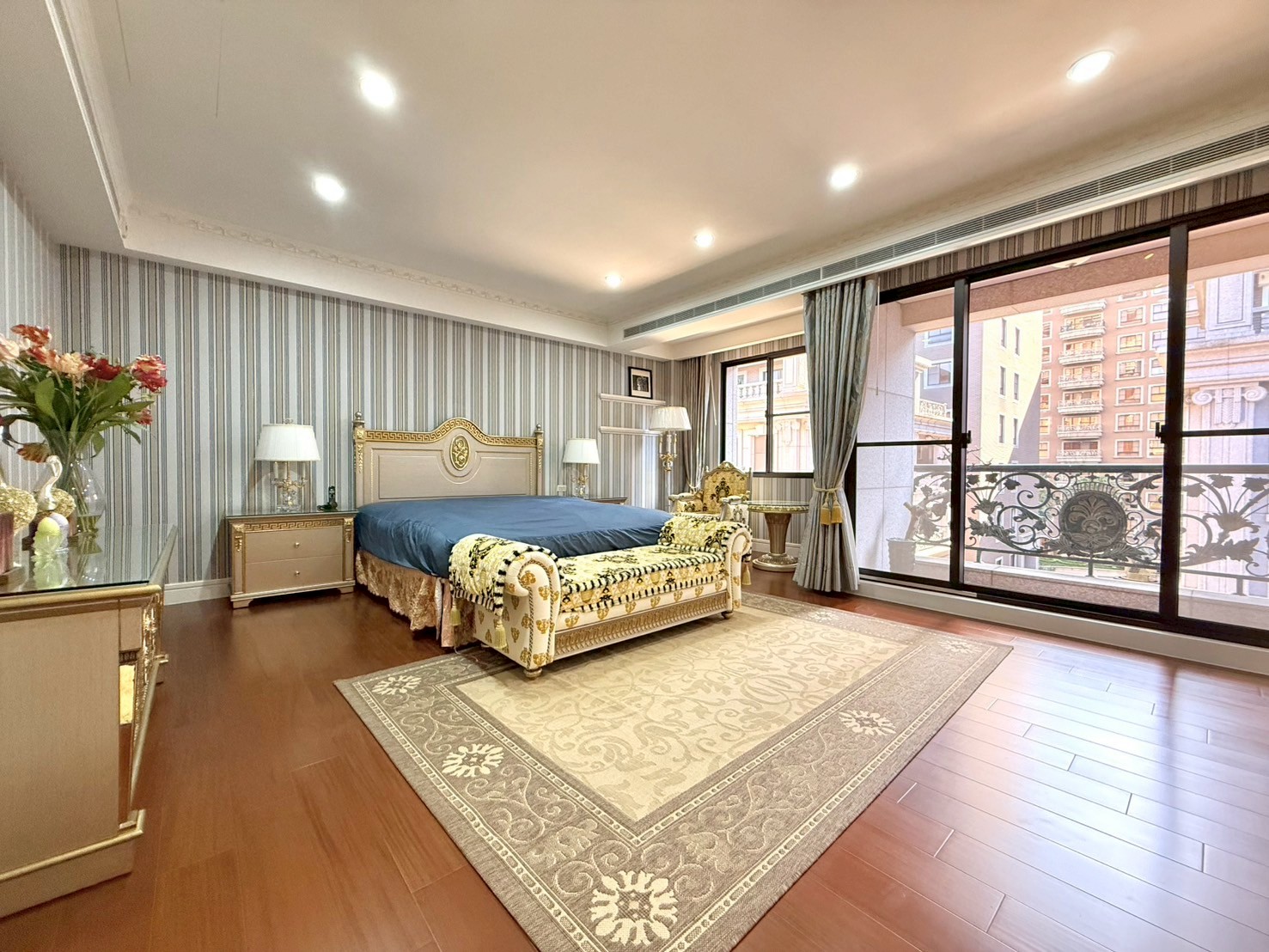 中悅至寶堡稀有電梯別墅