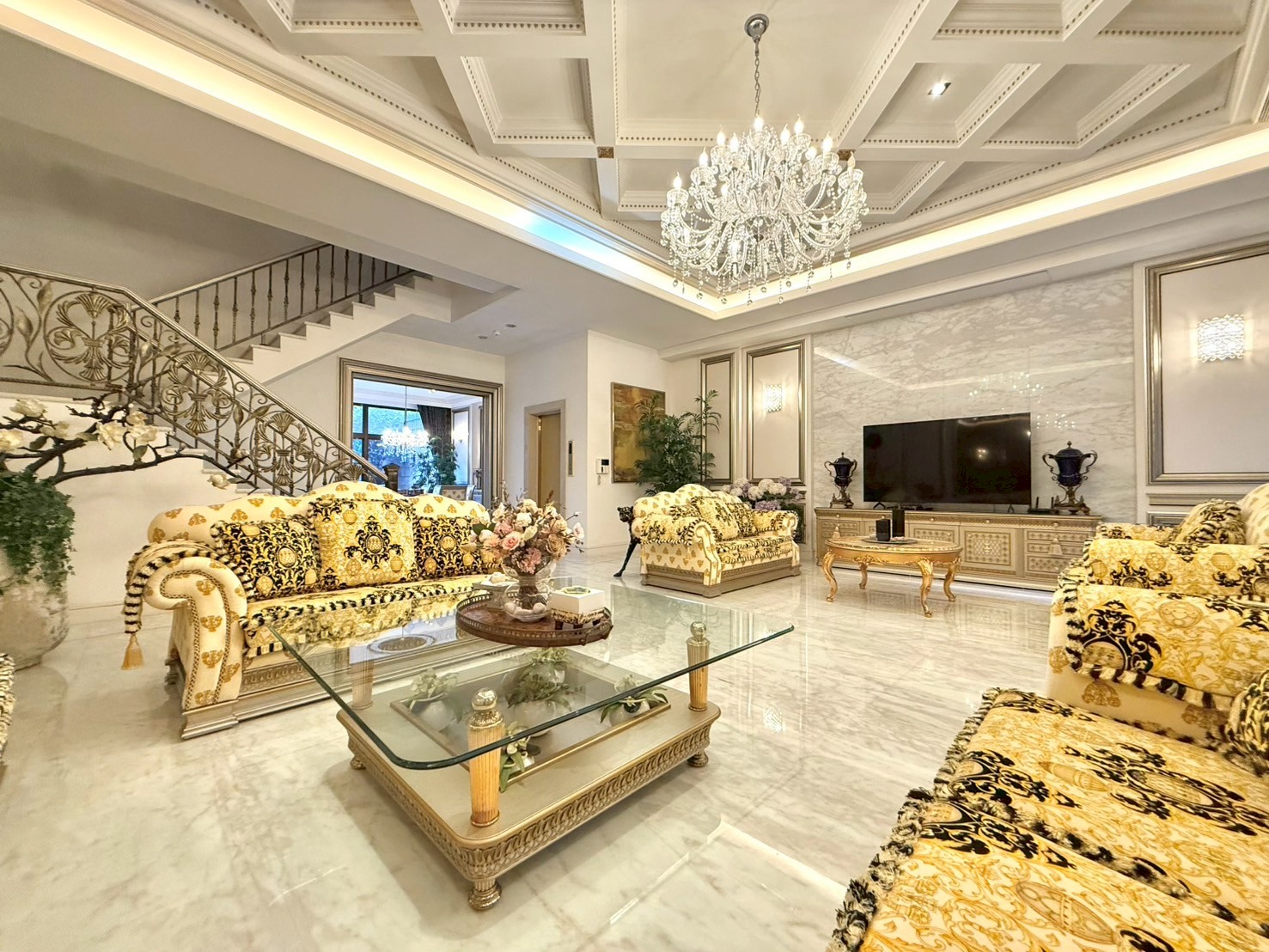 中悅至寶堡稀有電梯別墅