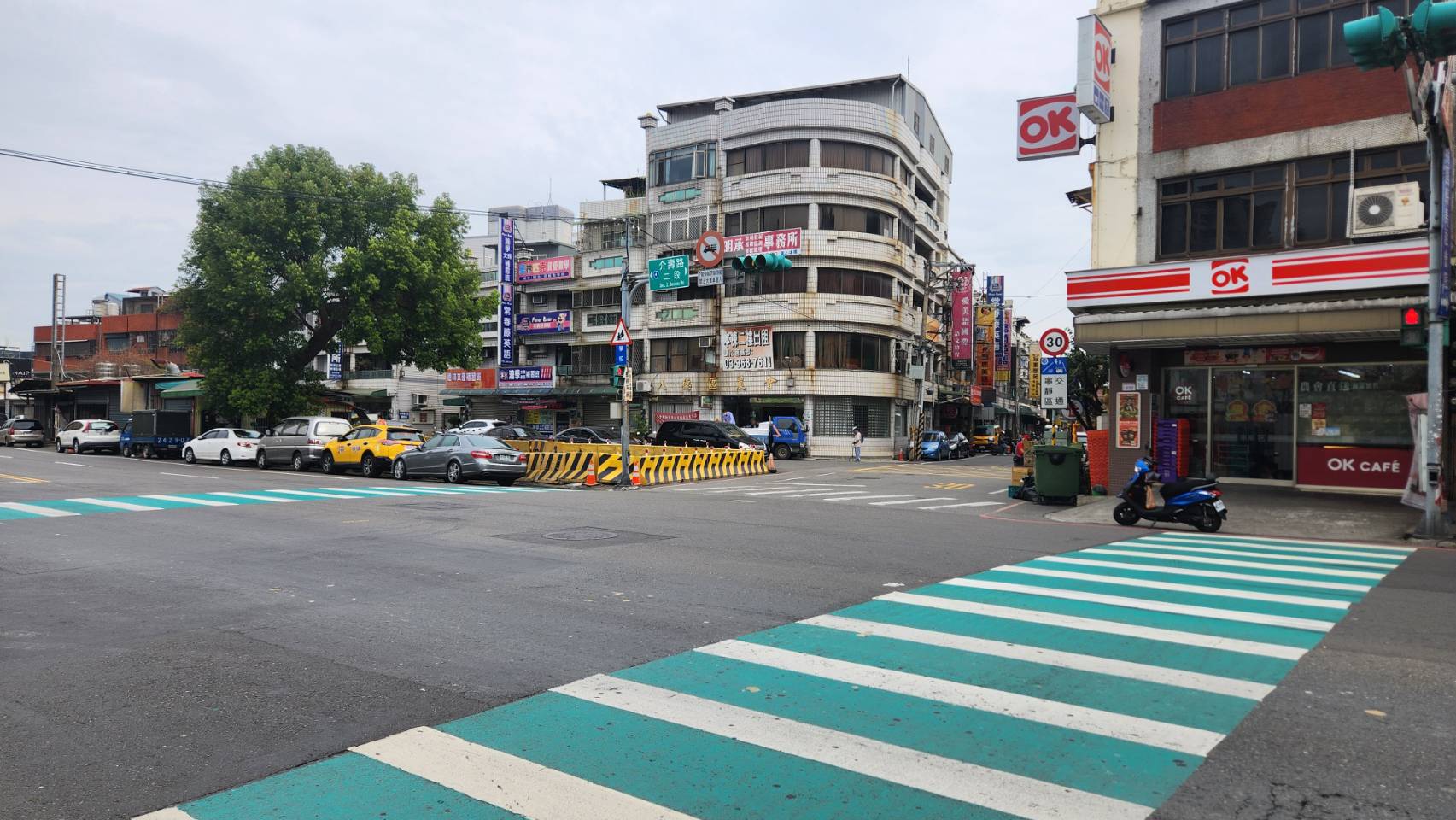 介壽路上楓樹腳店面
