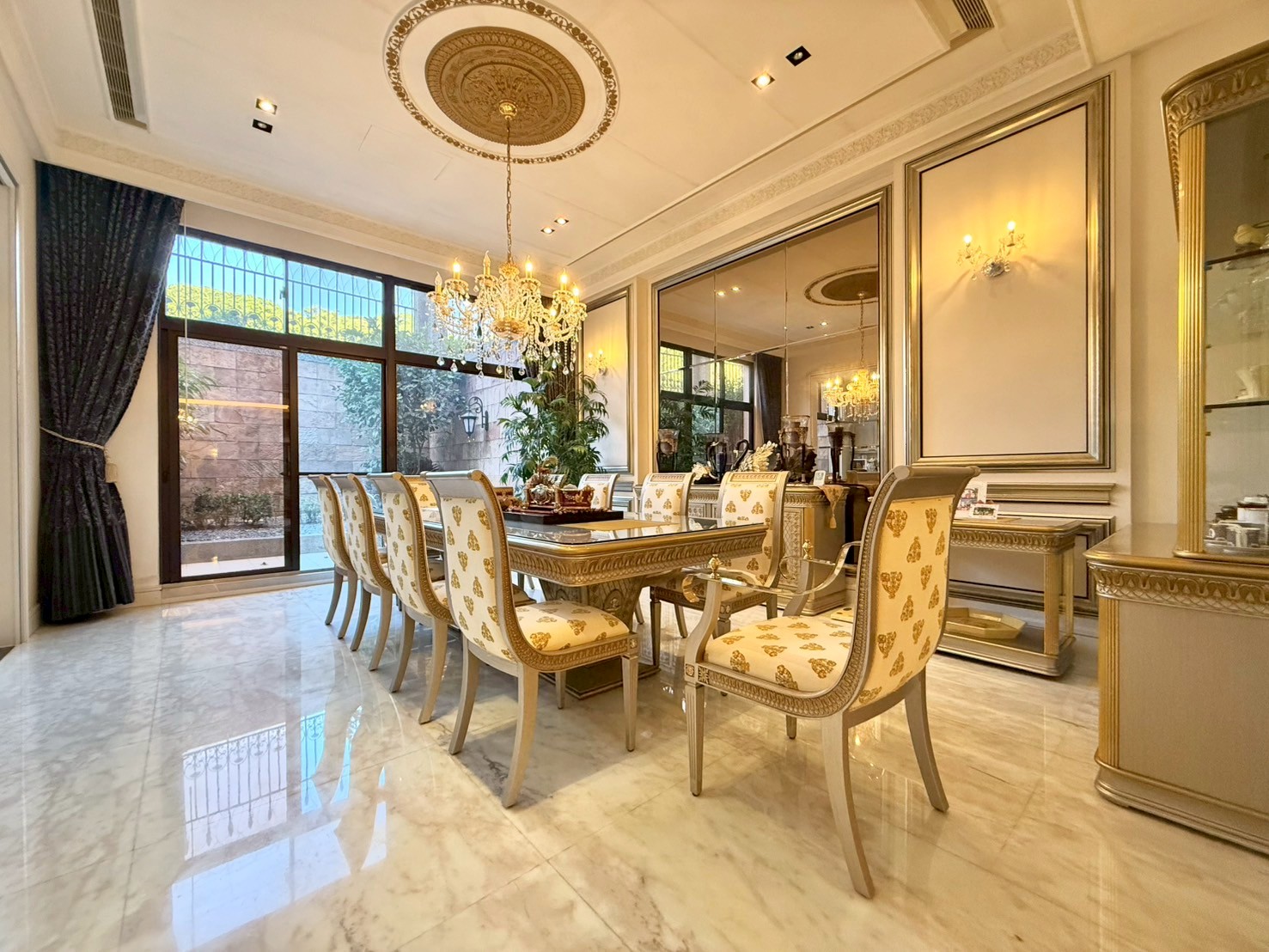 中悅至寶堡稀有電梯別墅