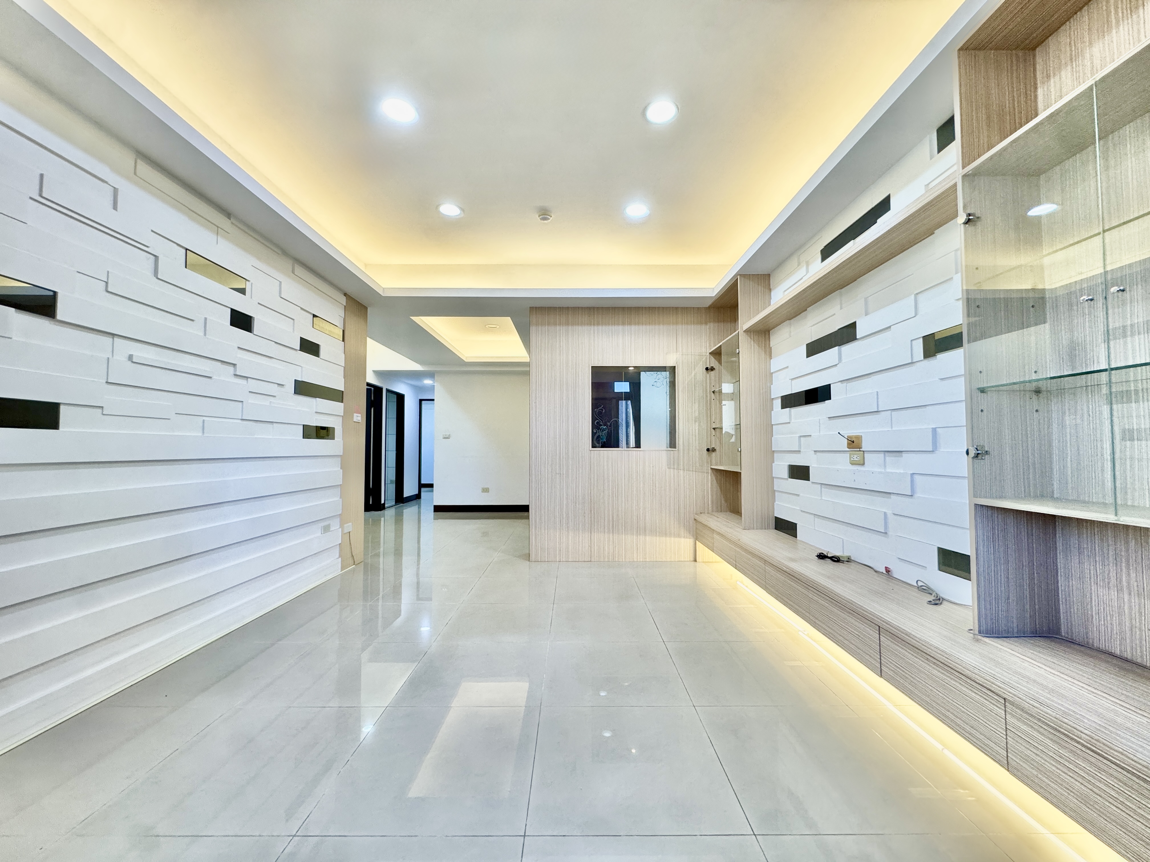 🏙景觀三房・頂樓稀有釋出｜近武陵高中・坡道平車・防水新施工