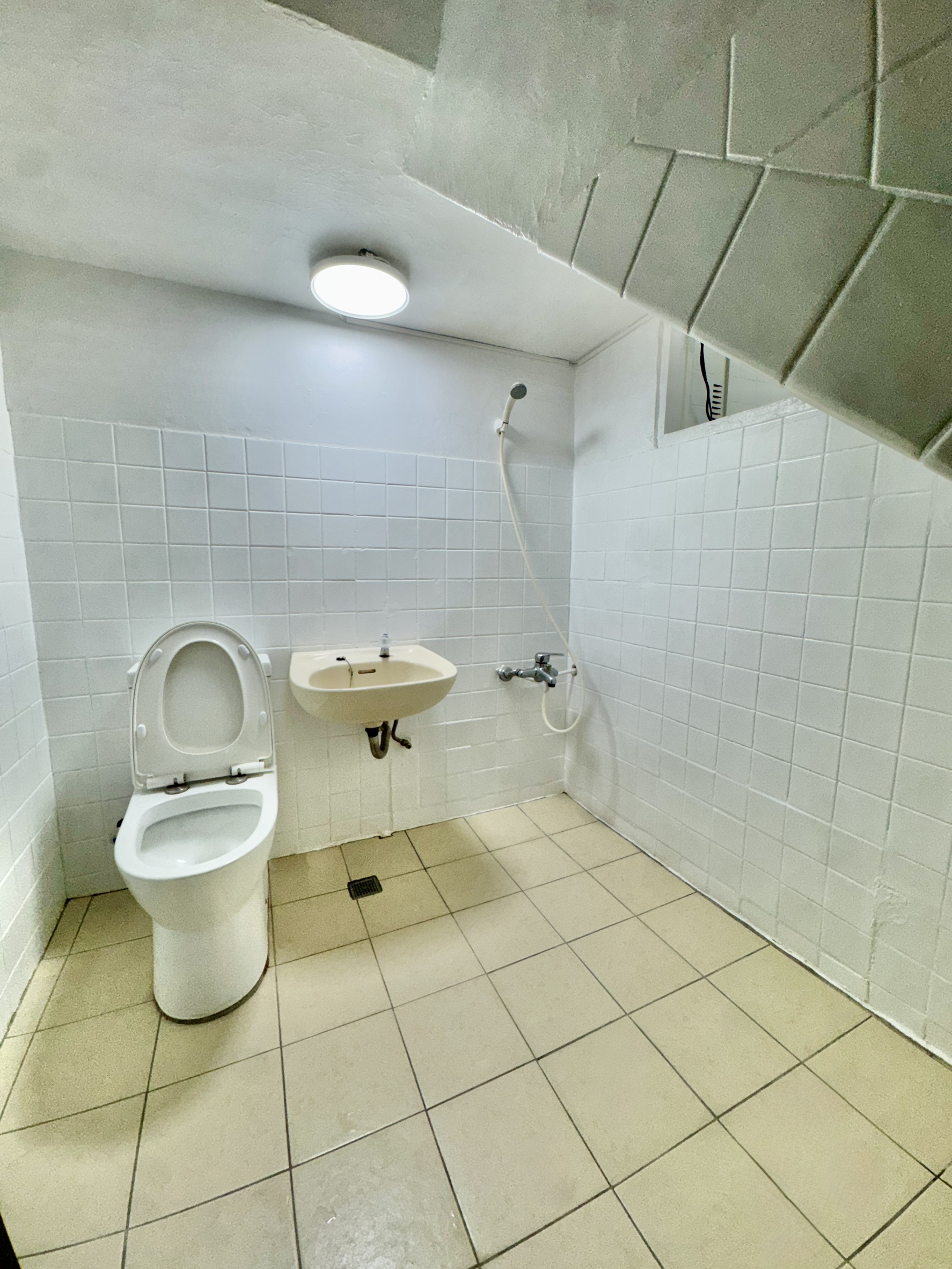 🏷️ 「台中東區罕見透天｜LALAPORT生活圈×千萬內自住首選，地段潛力全面啟動！」