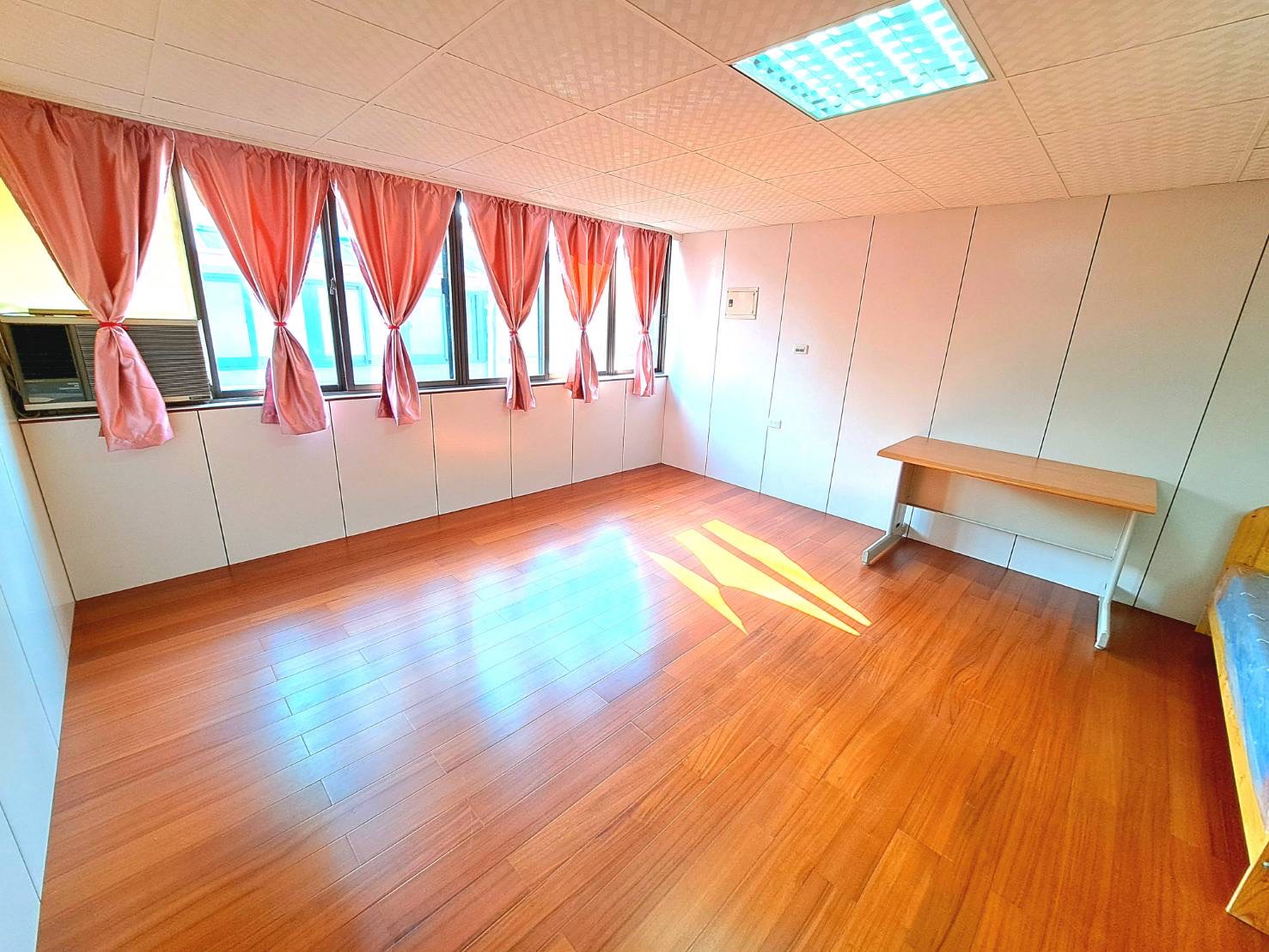 🏷️ 「台中東區罕見透天｜LALAPORT生活圈×千萬內自住首選，地段潛力全面啟動！」