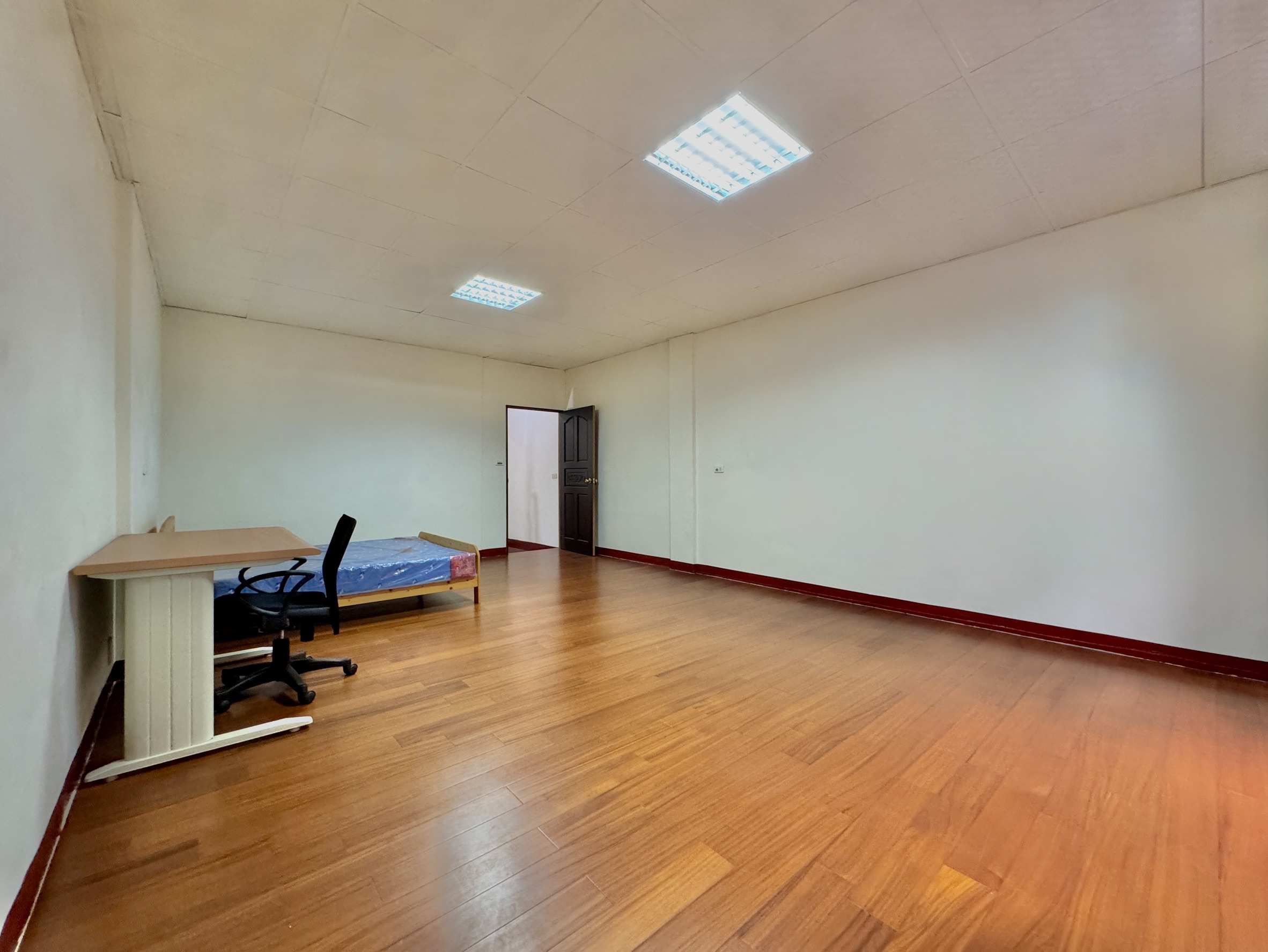 🏷️ 「台中東區罕見透天｜LALAPORT生活圈×千萬內自住首選，地段潛力全面啟動！」