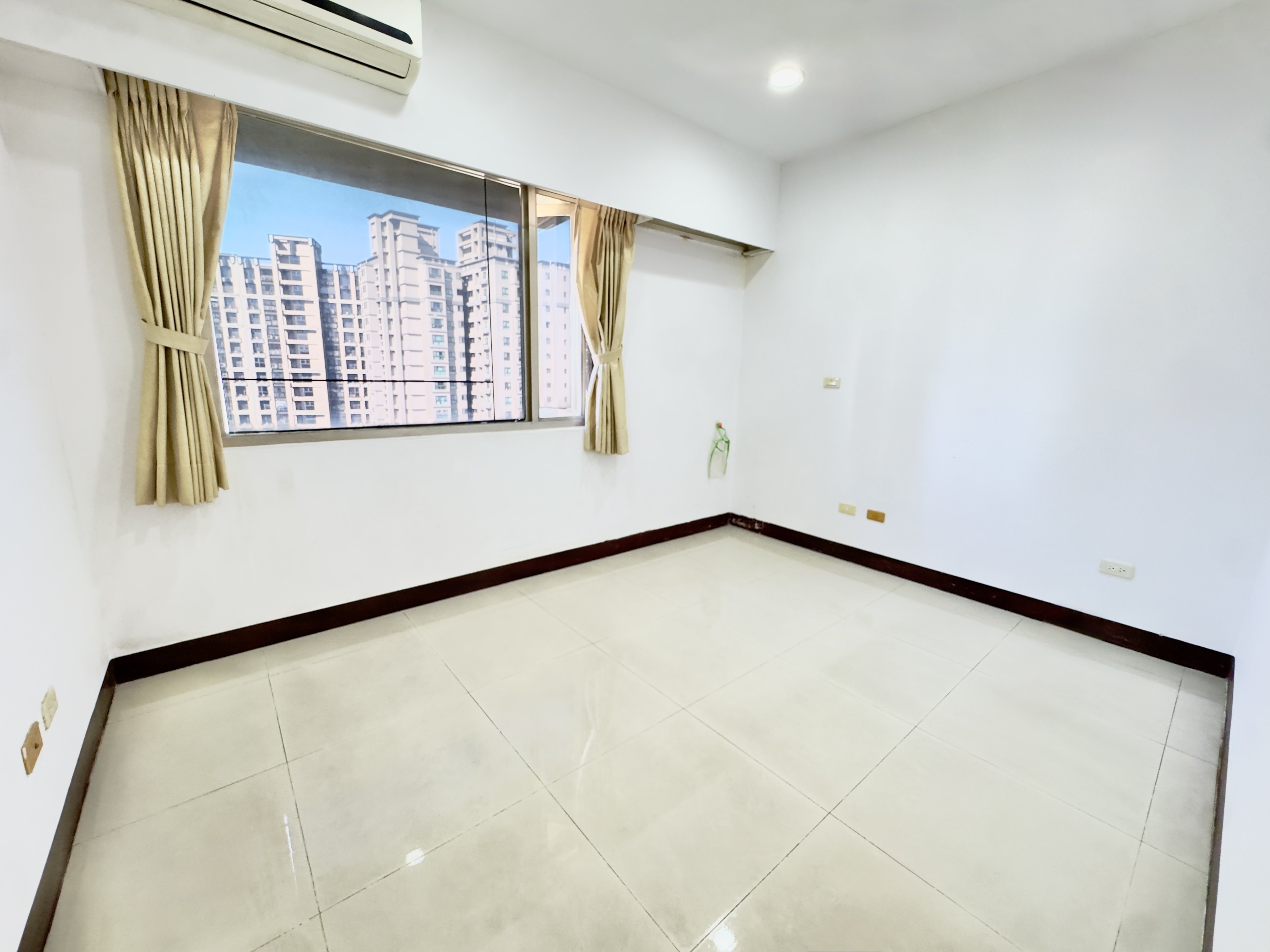 🏙景觀三房・頂樓稀有釋出｜近武陵高中・坡道平車・防水新施工