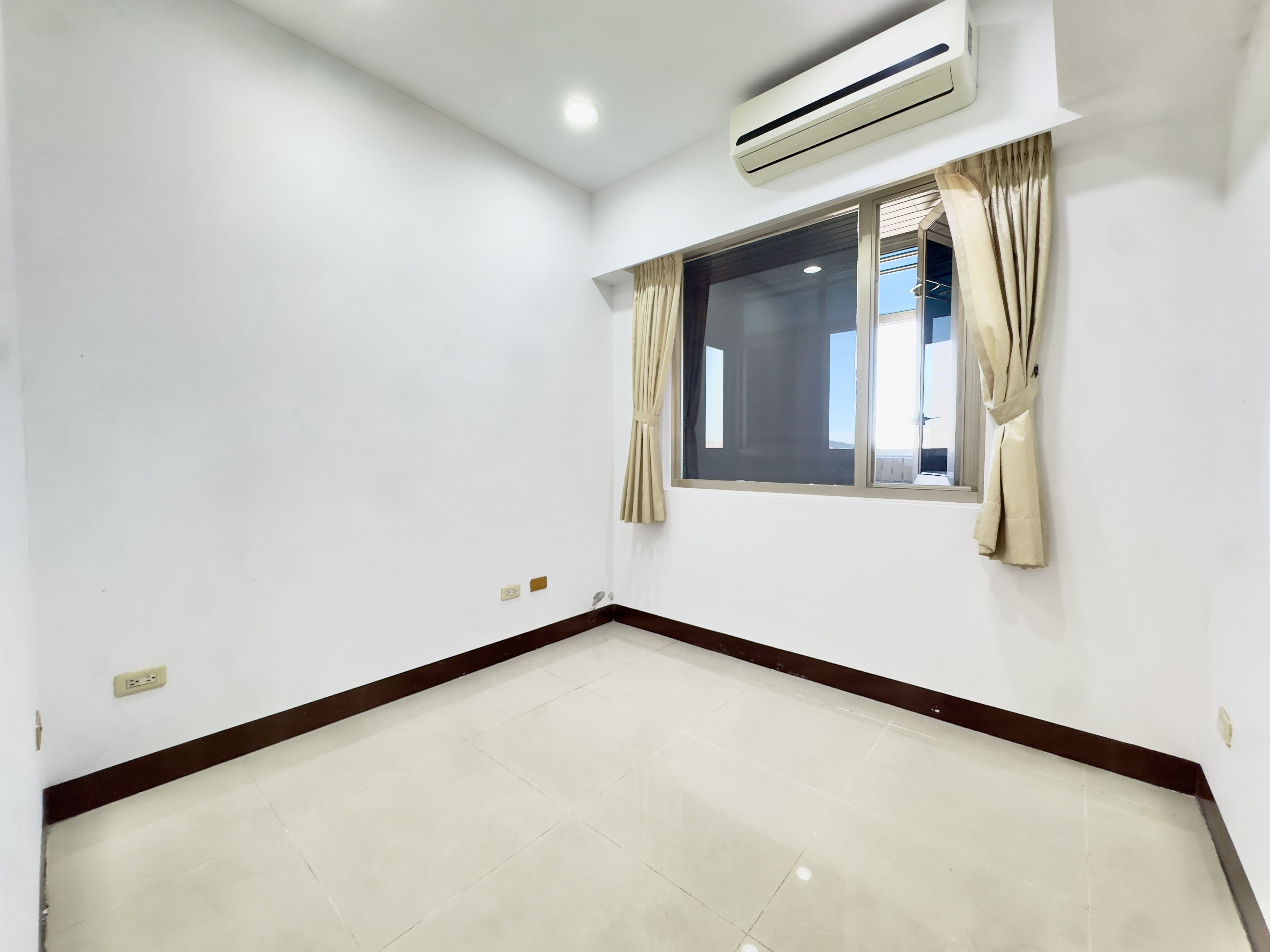 🏙景觀三房・頂樓稀有釋出｜近武陵高中・坡道平車・防水新施工