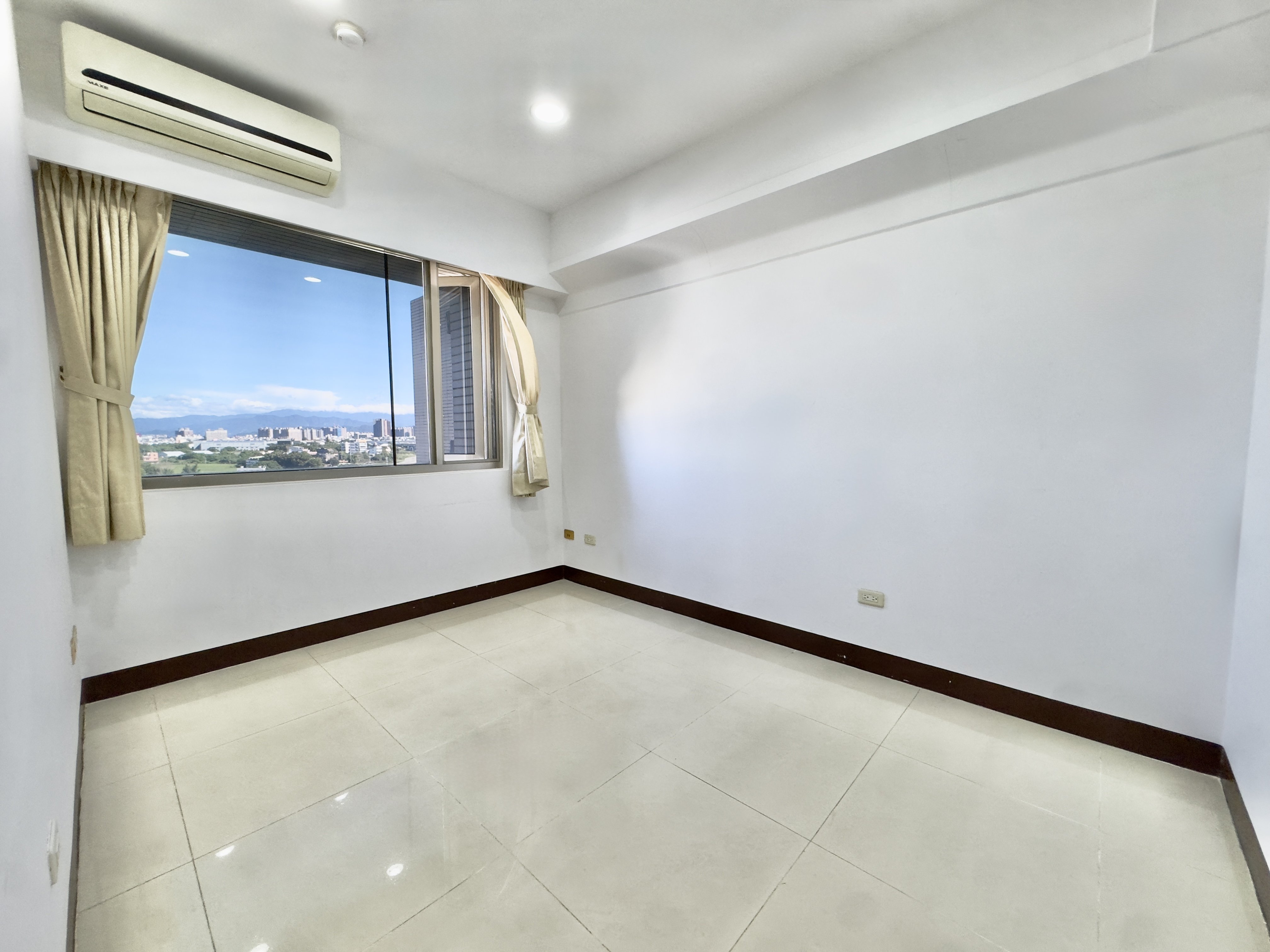 🏙景觀三房・頂樓稀有釋出｜近武陵高中・坡道平車・防水新施工