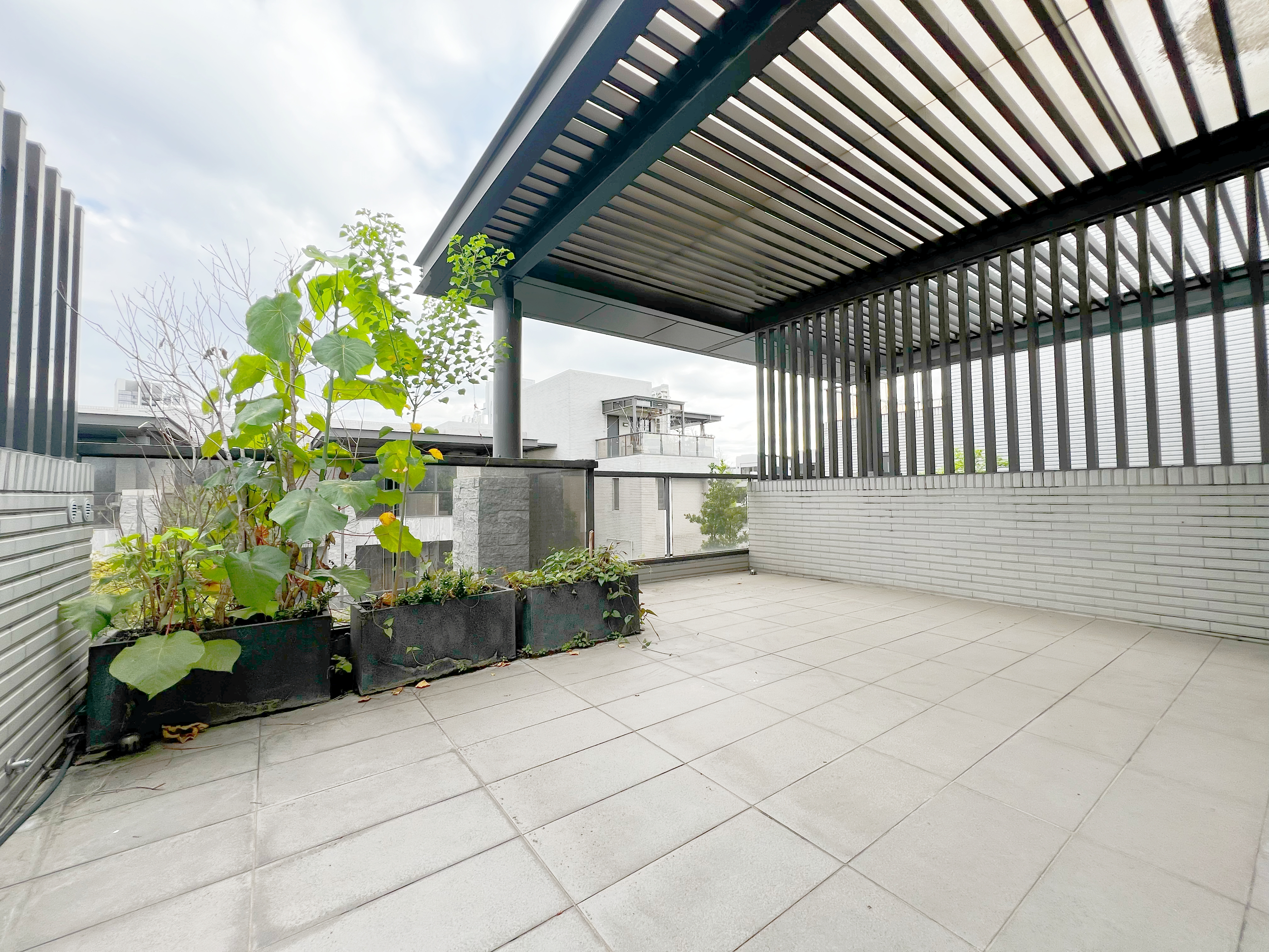 💎 南屯新富特區豪墅降價！近千萬裝潢、5層奢華生活