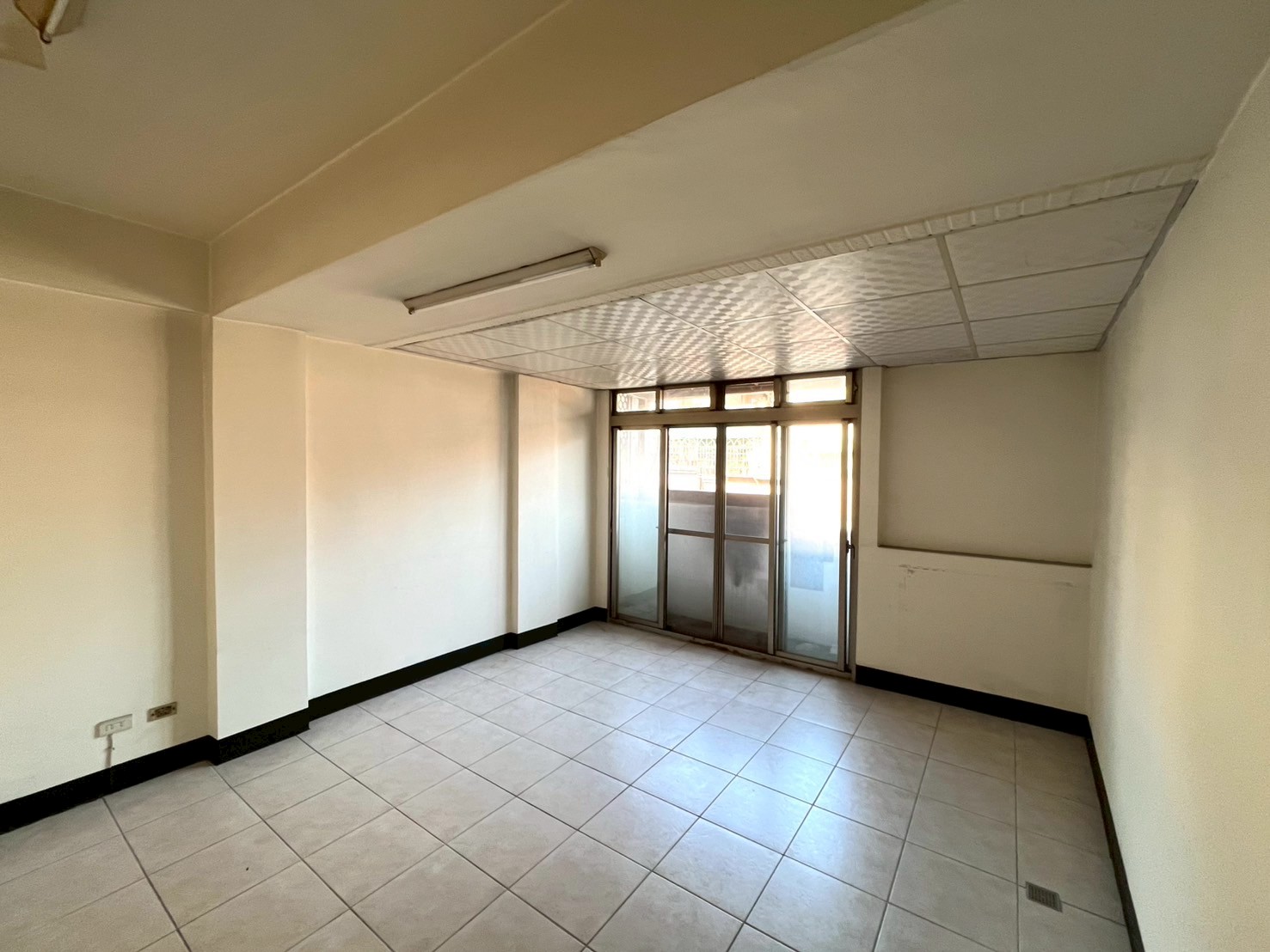 🏠【新光國中旁✨6房活路透天含車位】 樹孝、中山雙商圈生活圈💫未來捷運潛力核心！