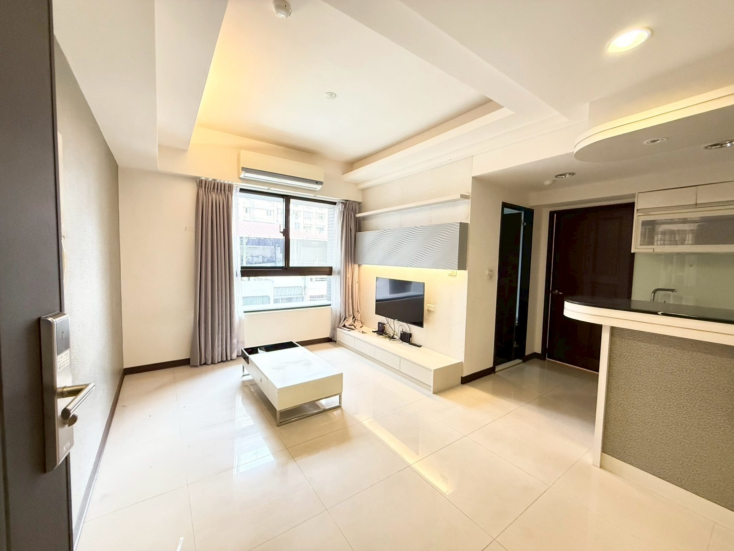 🌿【專簽｜勝美La ONE✨勤美草悟道第一排質感1+1房＋平車】 城市心臟，住進一場理想的生活。