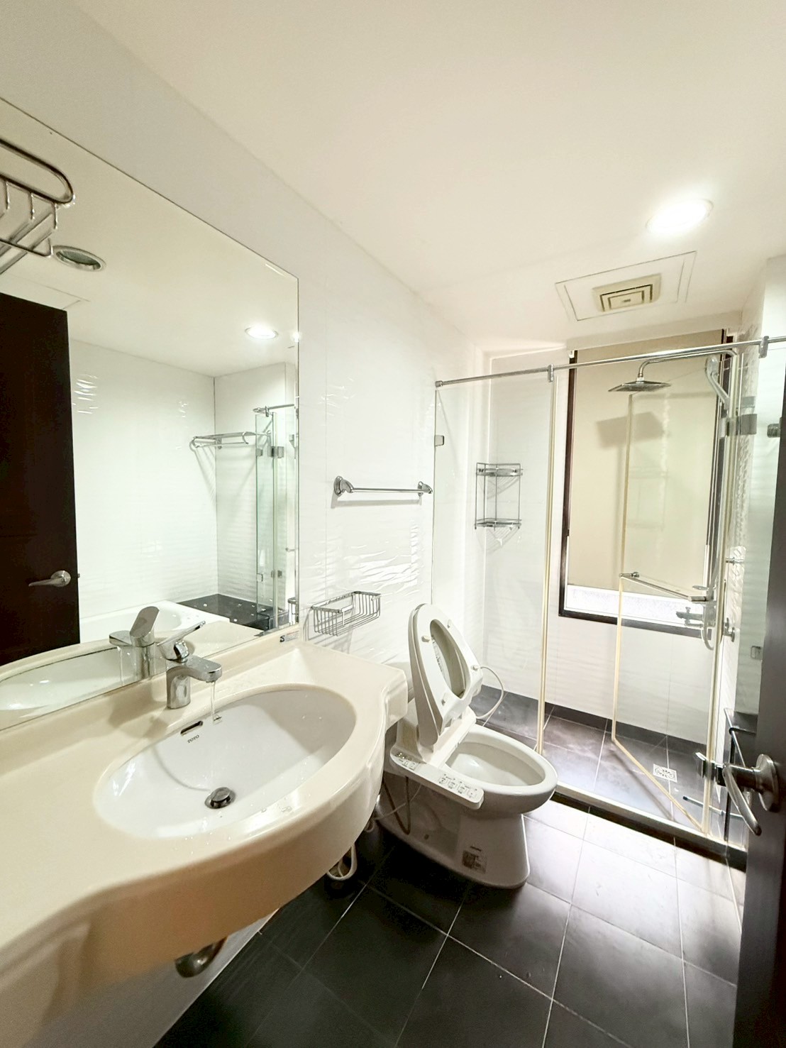 🌿【專簽｜勝美La ONE✨勤美草悟道第一排質感1+1房＋平車】 城市心臟，住進一場理想的生活。