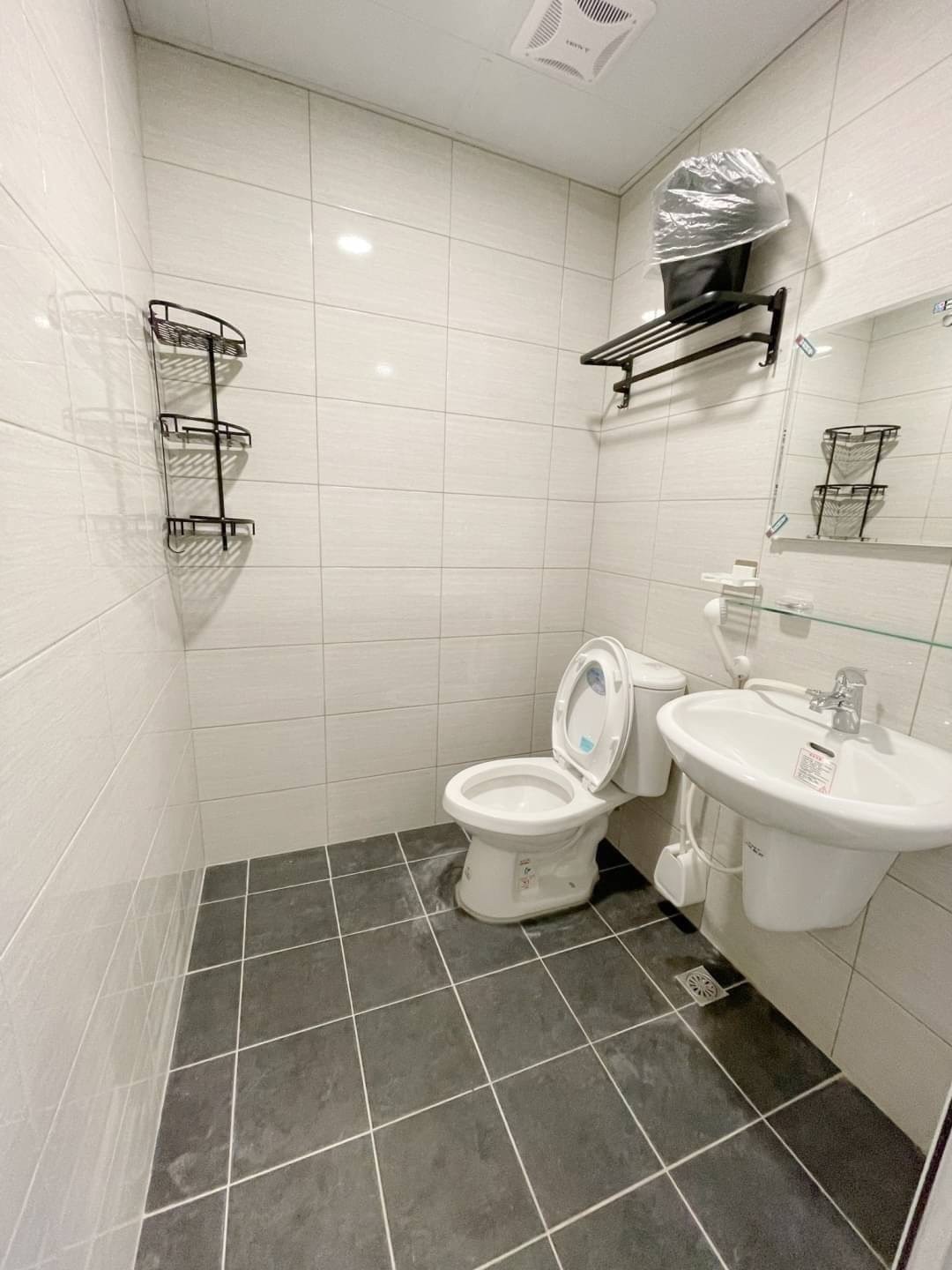 🔥【軍功商圈稀有釋出】工業風9套房收租透天・年收73萬投報5.2%