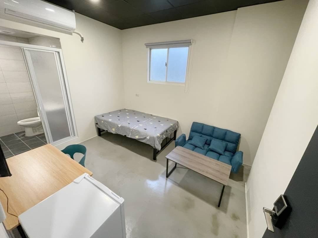 🔥【軍功商圈稀有釋出】工業風9套房收租透天・年收73萬投報5.2%