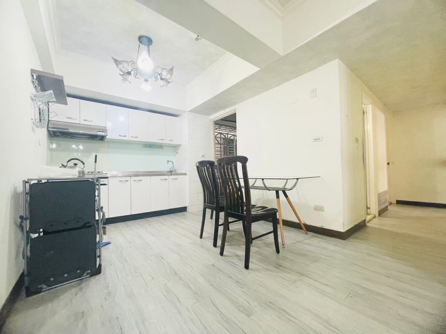 🚉【G5捷運旁✨採光滿分大三房＋平車】 昌平、漢口雙商圈核心生活圈，入門即享便利！