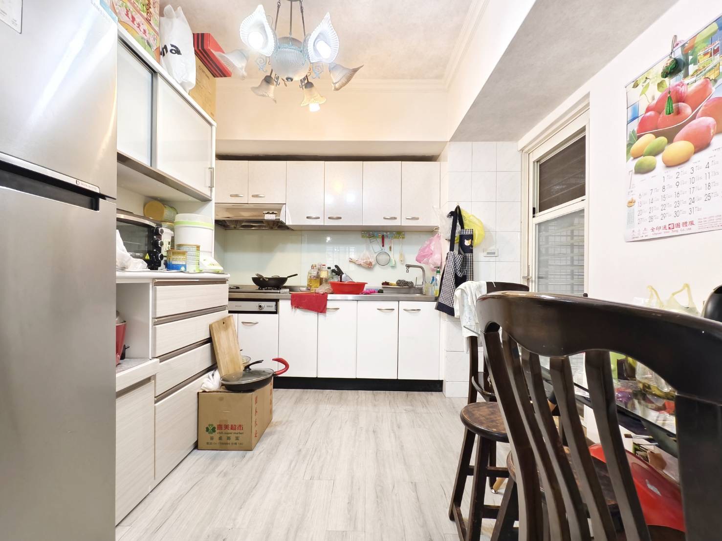 🚉【G5捷運旁✨採光滿分大三房＋平車】 昌平、漢口雙商圈核心生活圈，入門即享便利！