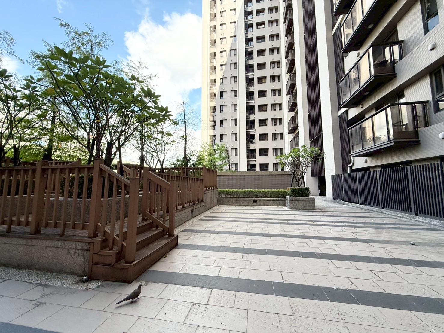 🌸北屯巴黎第六區｜雙衛質感兩房＋平面車位✨ 鬧中取靜的完美居心地，輕奢生活一次到位！