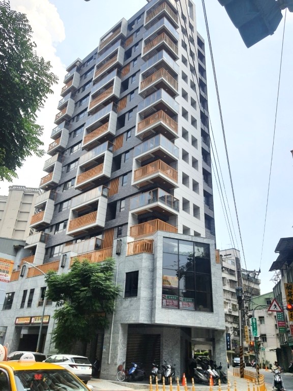 專約自由扉扉建商保留露臺戶-群義邱德鑫09199035