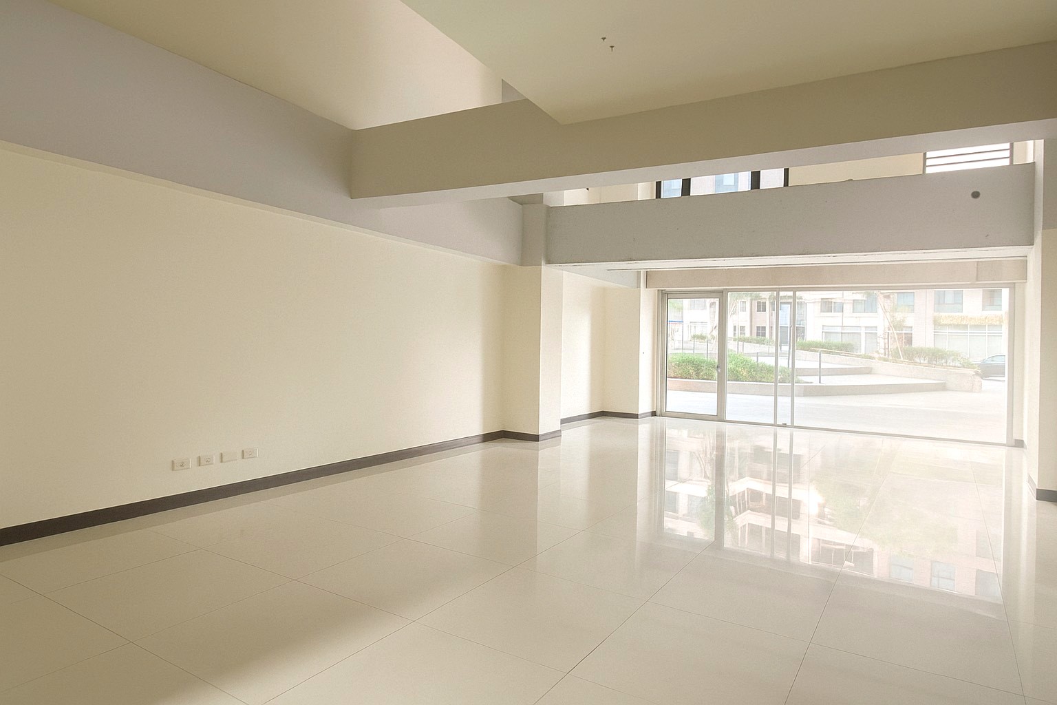 🔥中信王牌團隊🔥609💎急!稀有屋主賠售合宜人口密集店面 💰👍💵🍎