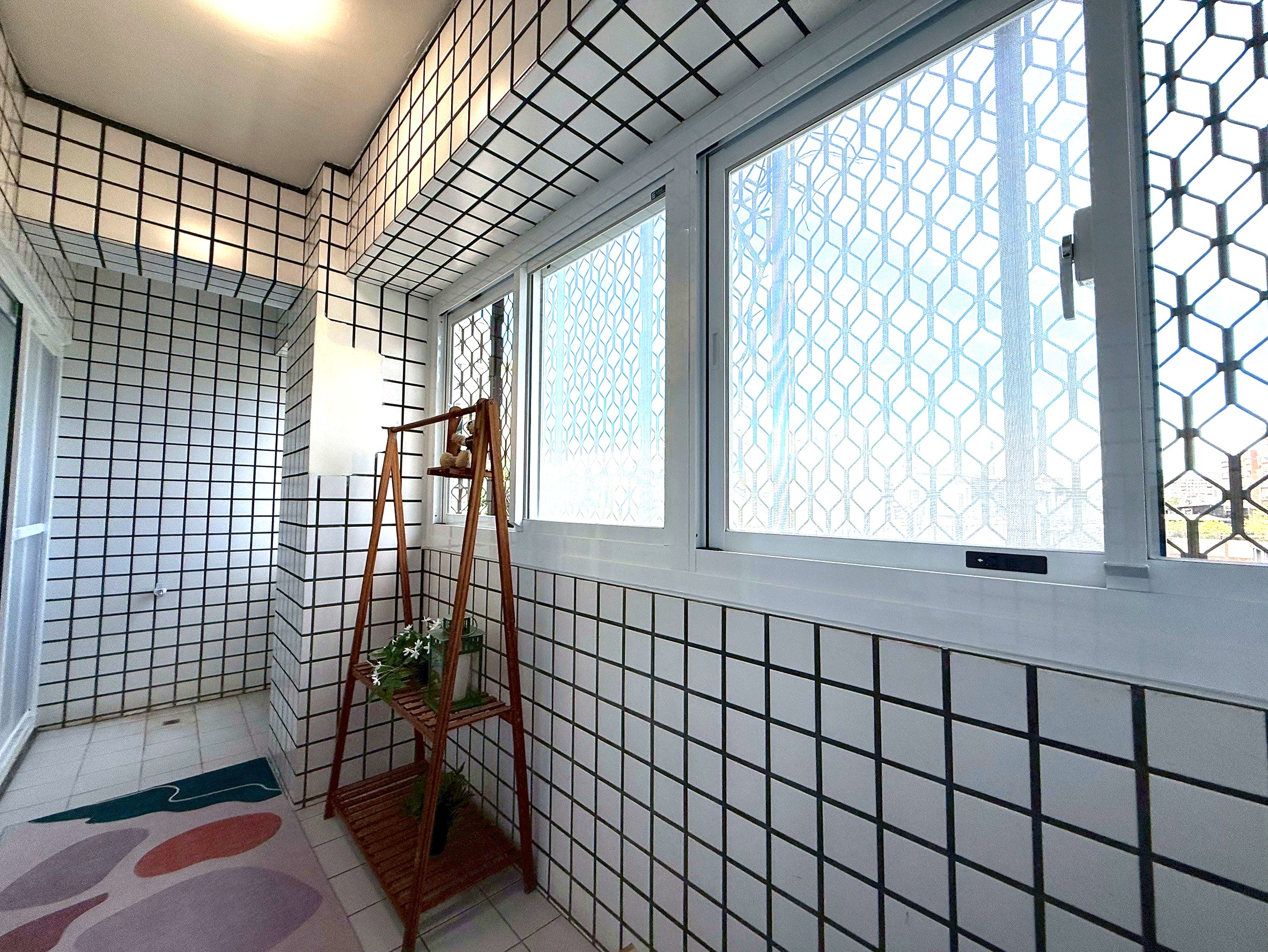 大陽台有電梯 而且吃喝玩樂很便利喔 漂亮的大4房華廈