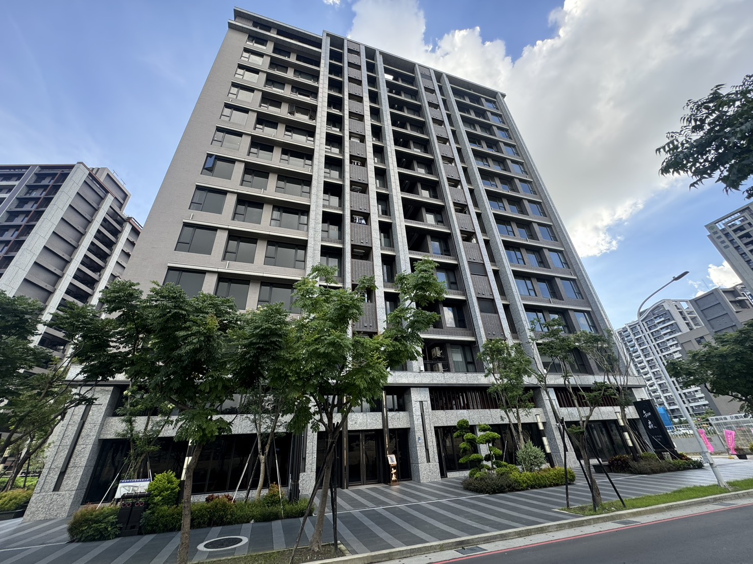 知森 一年高質感新屋 大都會公園第一排