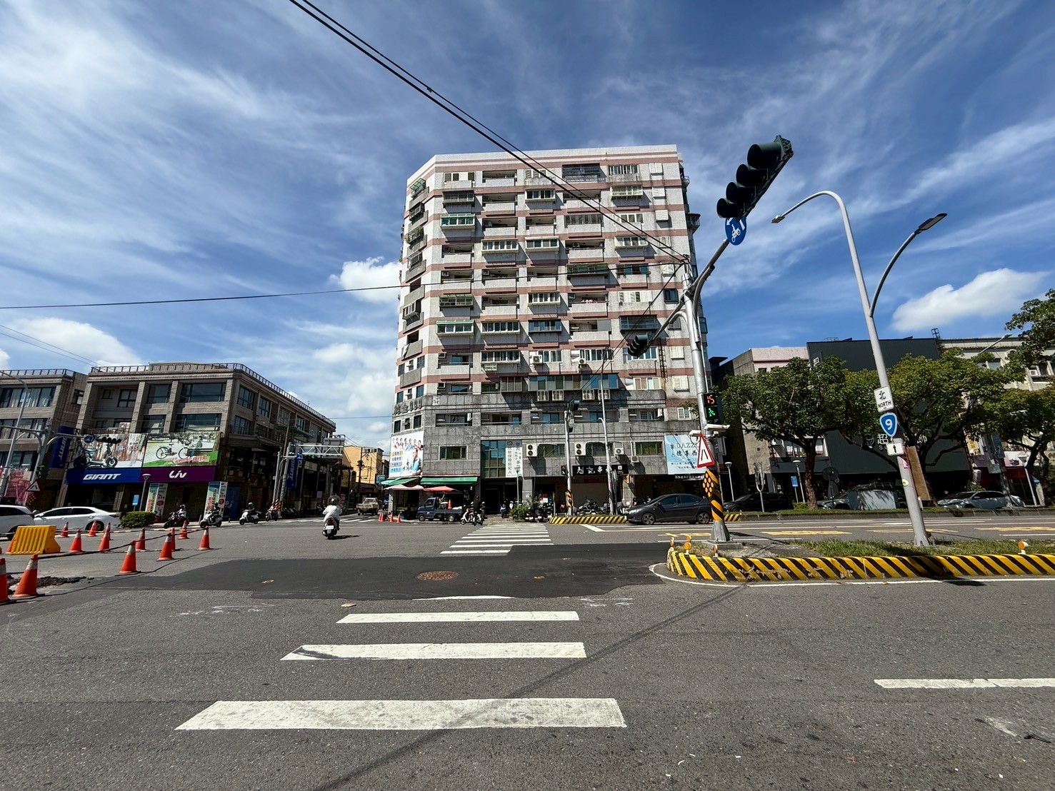 永慶許書豪★羅東鎮三房兩衛大坪數電梯華廈