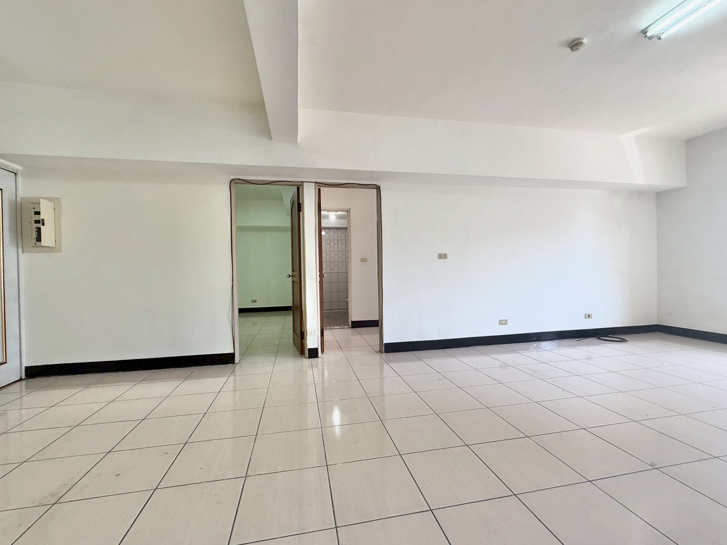 永慶許書豪★羅東鎮三房兩衛大坪數電梯華廈