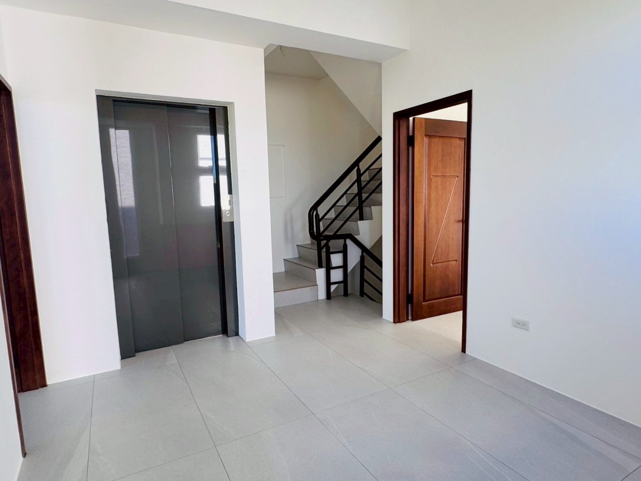 永慶許書豪★員山全新電梯農舍