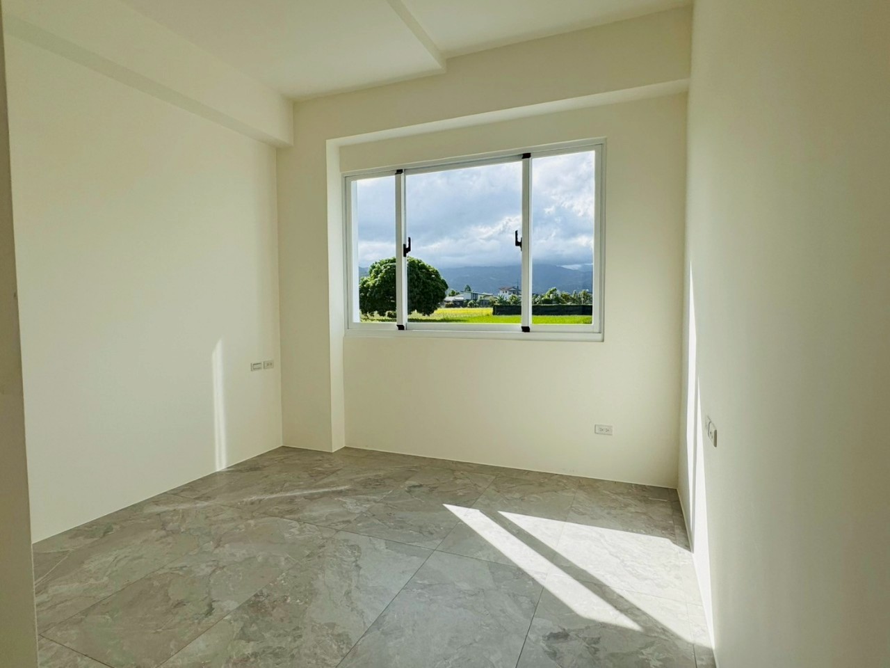 永慶許書豪★員山全新電梯農舍