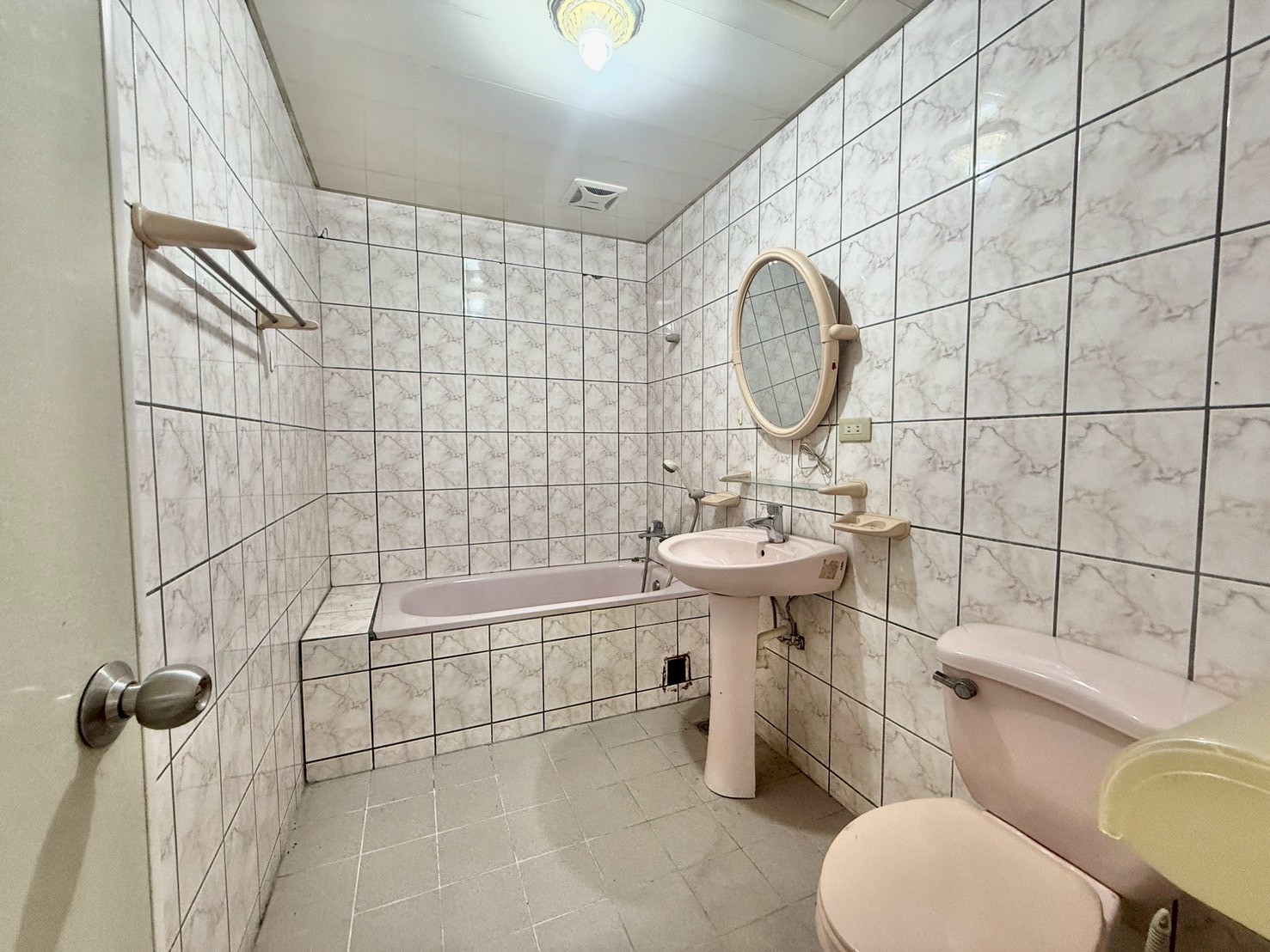 永慶許書豪★羅東鎮三房兩衛大坪數電梯華廈