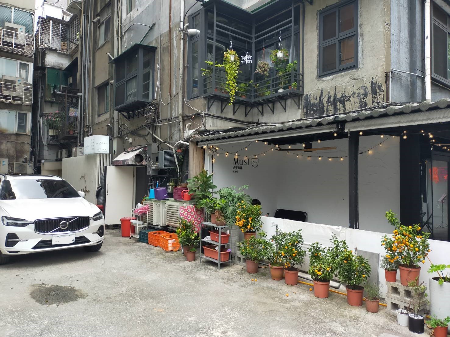 (201) 統領商圈三角窗 收租三個店面