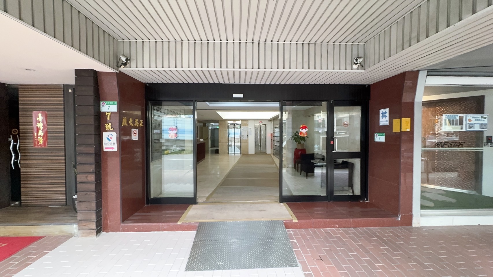 ( 1 ) 中山國小捷運邊間美廈