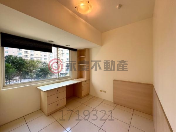 百川建設發現紐約家樂福旁低總價 四房雙車位