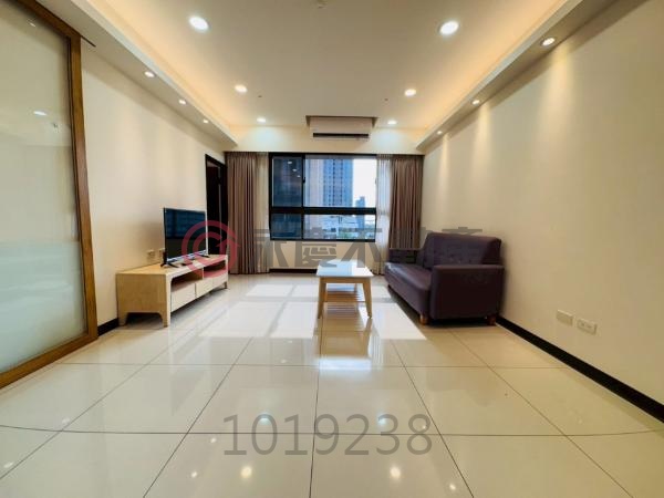 經國特區超優質正兩房車 方正格局高坪效