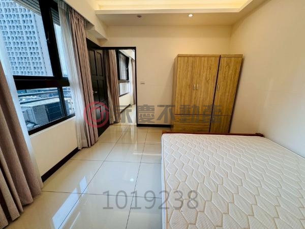 經國特區超優質正兩房車 方正格局高坪效