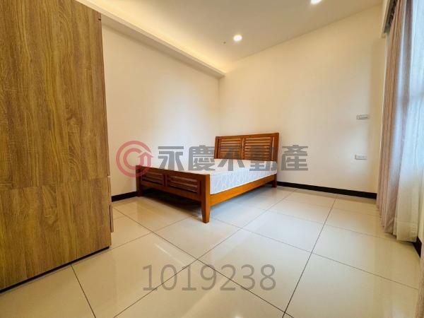 經國特區超優質正兩房車 方正格局高坪效