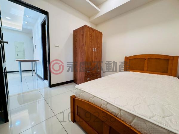 經國特區超優質正兩房車 方正格局高坪效