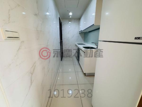 經國特區超優質正兩房車 方正格局高坪效