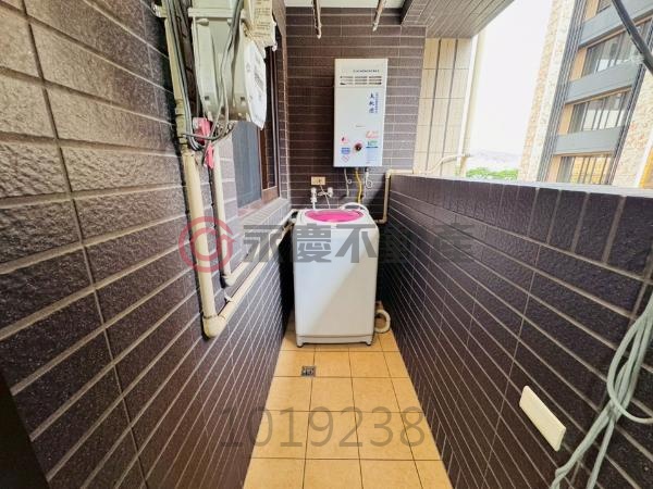 經國特區超優質正兩房車 方正格局高坪效