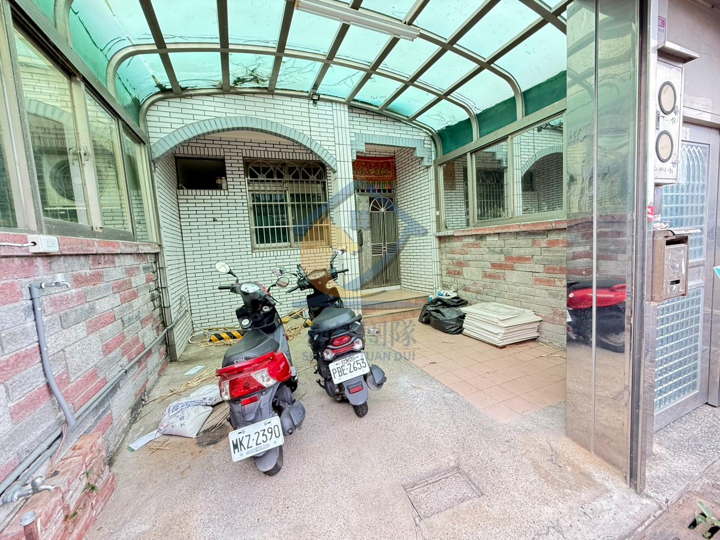 青埔買房買屋 近青埔【門前庭院停車】別墅(頂加鐵皮)