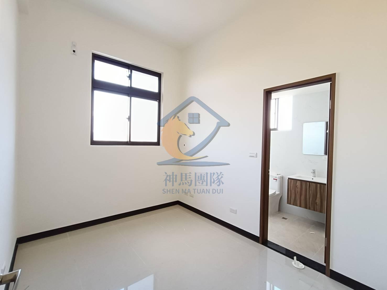 青埔買房買屋 稀有低總價A19三房平面車位