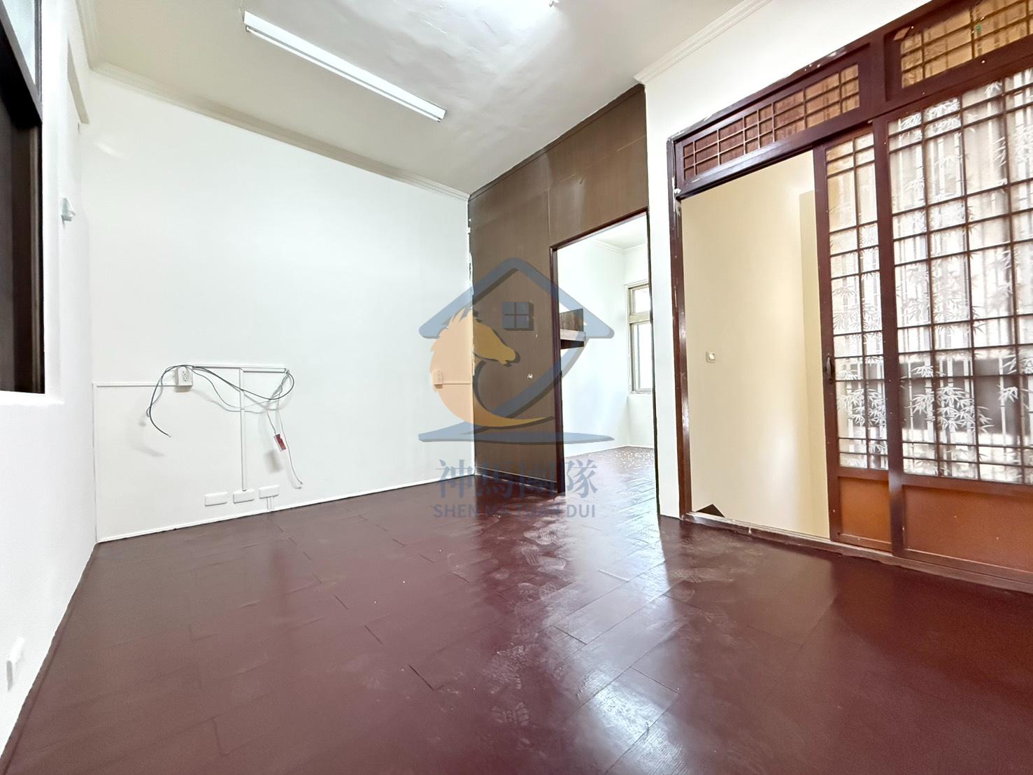 青埔買房買屋 近青埔【門前庭院停車】別墅(頂加鐵皮)