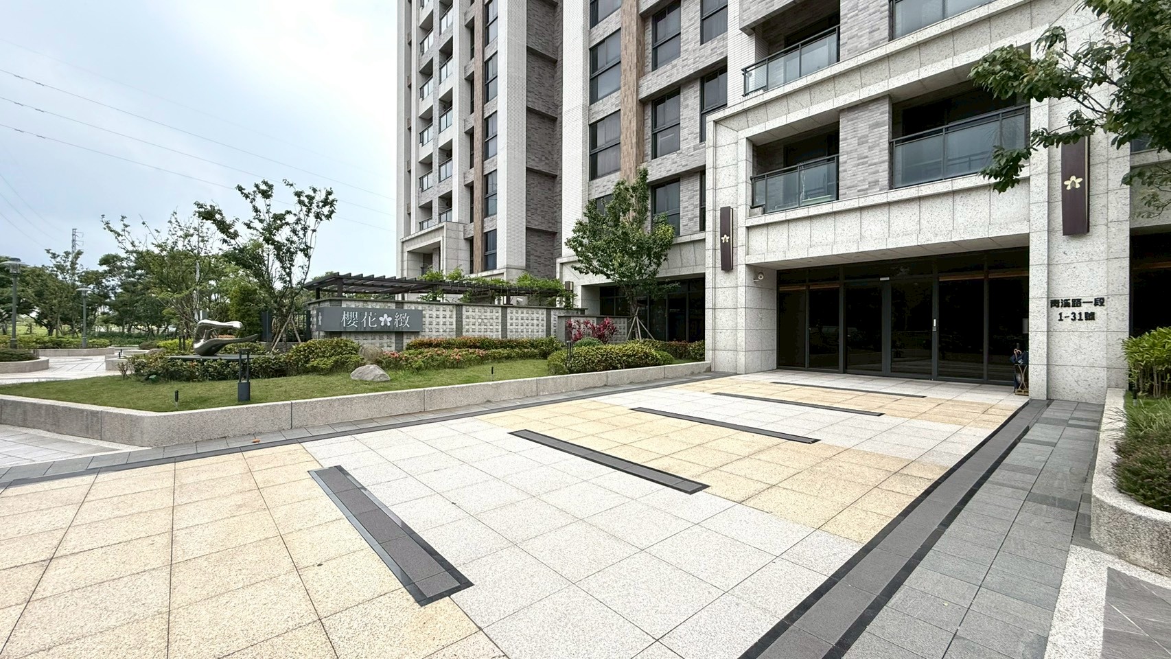 青埔買房買屋 青埔A18櫻花緻頂樓三房車