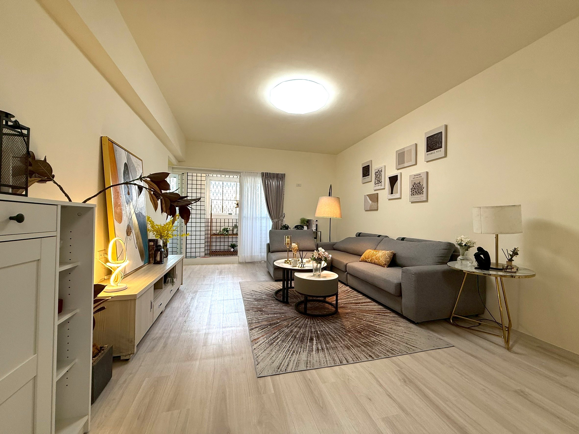 大陽台有電梯 而且吃喝玩樂很便利喔 漂亮的大4房華廈