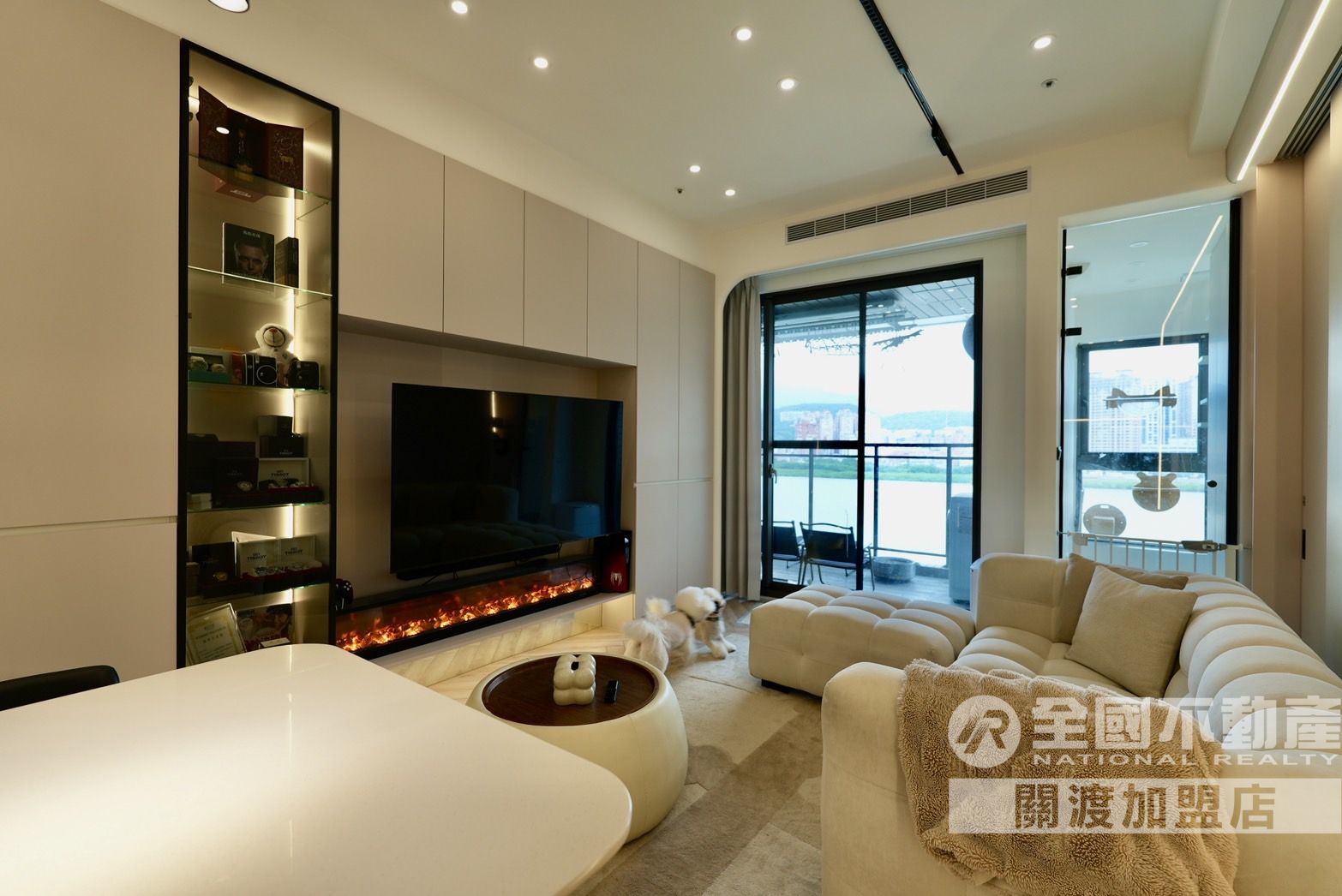 Sky River精裝河景宅｜全國不動產_張政誠