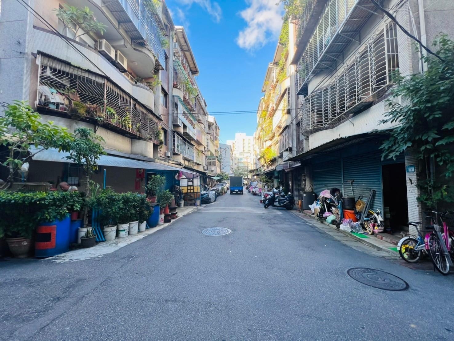 安邦公園全新靚三樓~群義中和捷運加盟店