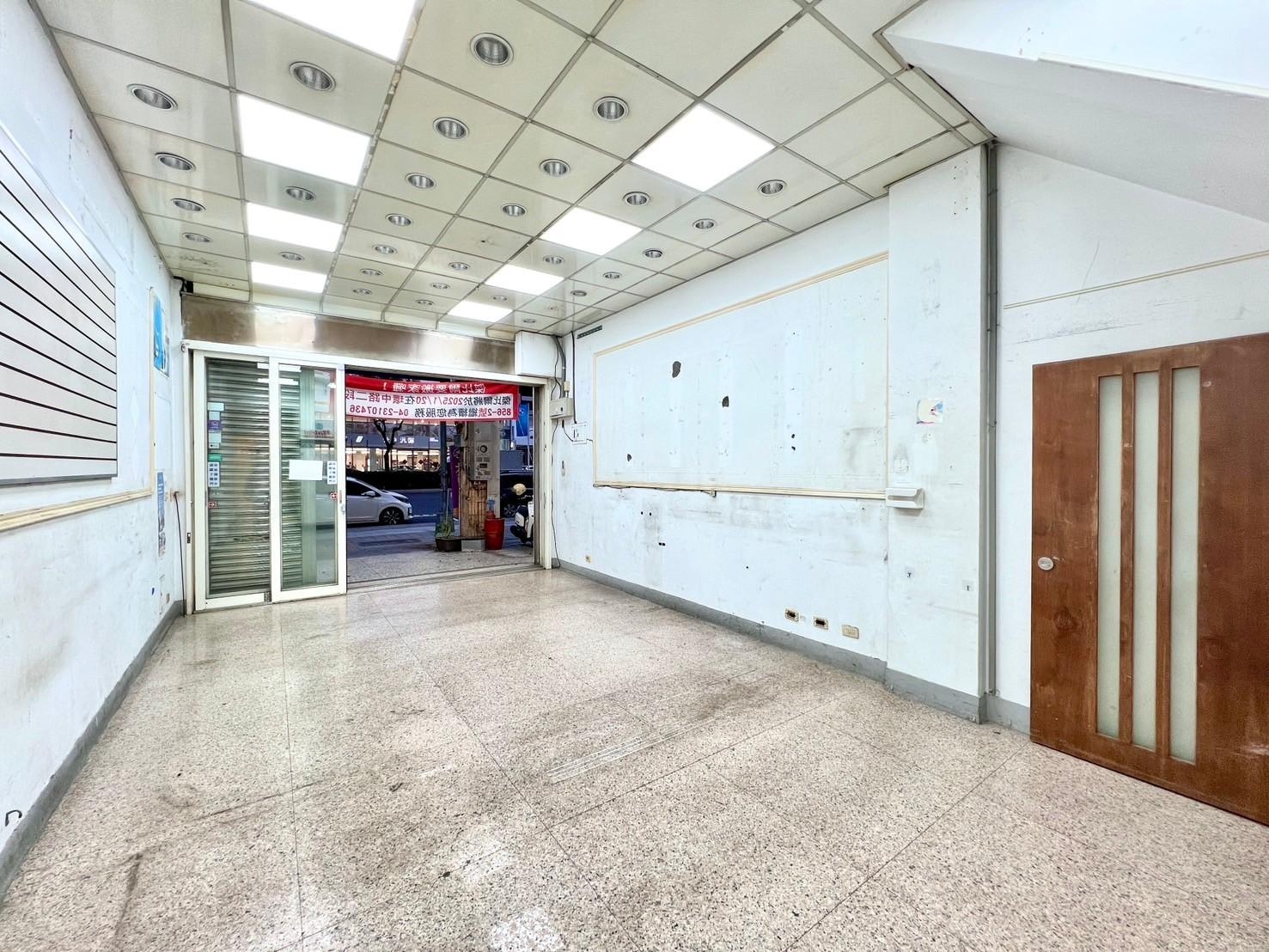 七期家樂福捷運站｜正文心路黃金透店｜馬上看屋！