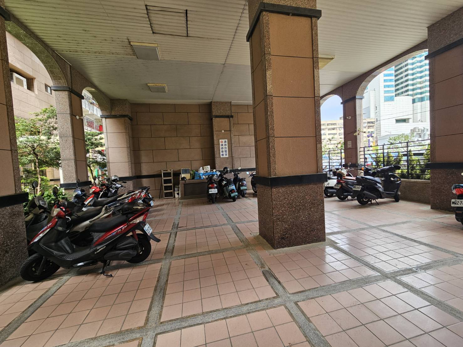 🎀監理站旁漂亮3房車位-附家具家電