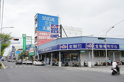 歸仁市中心大面寬燙金店住