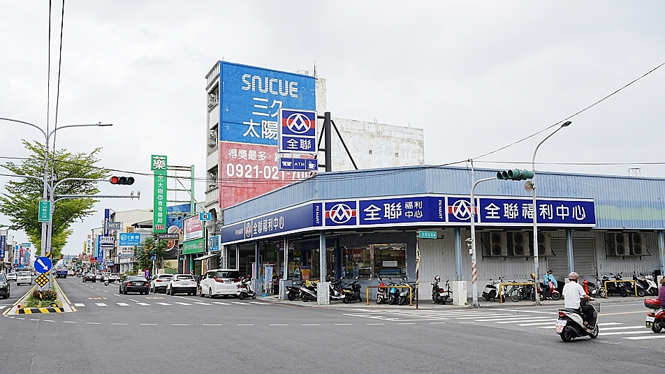 歸仁市中心大面寬燙金店住