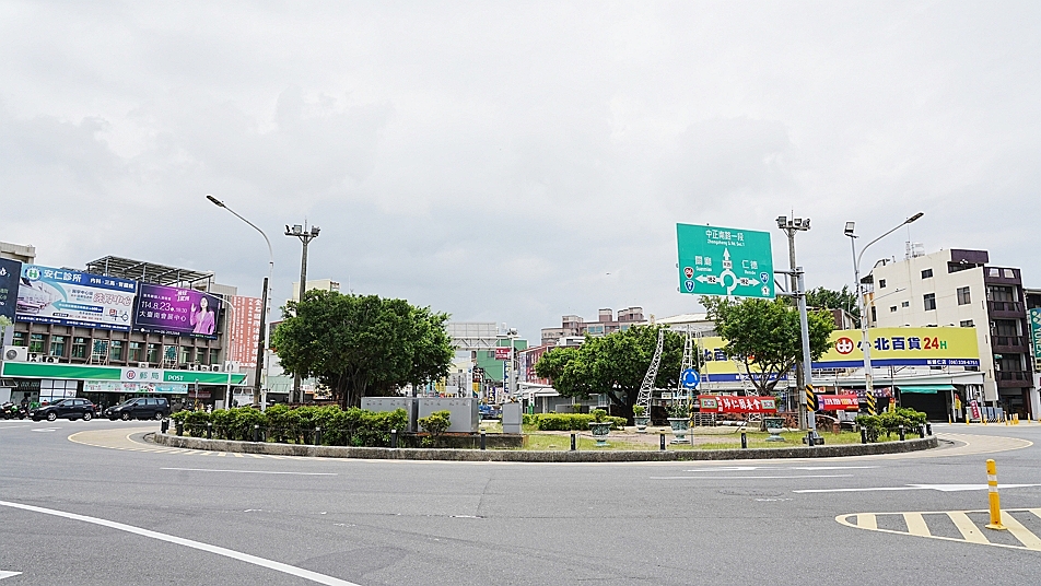 歸仁市中心大面寬燙金店住